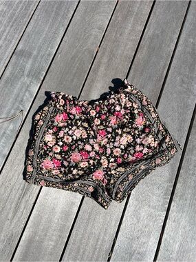 American Eagle Outfitters Black Floral Boho Crinkle Shorts M